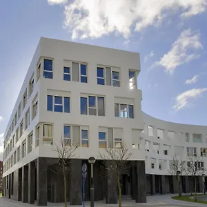 https://irenaz-vitoria-apartamentos.bilbaohotelsspain.com